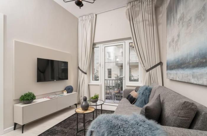 Ben Yehuda, 3 Lovely Flats In The Same Building Jerusalem Exterior photo